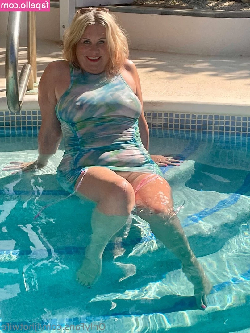 LJHotwife - Some sexy Saturday content for my babes