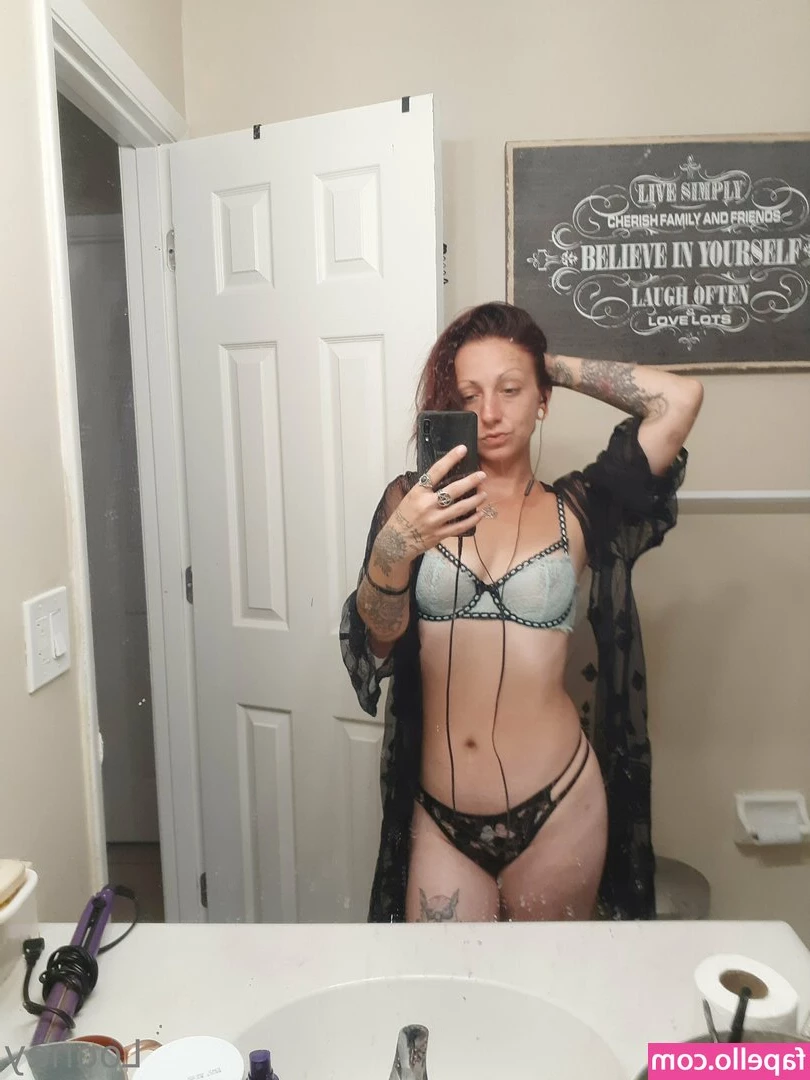 looneyy - Here's one more look at my FOXY'S PURPLE MOUNTAIN MAJESTY topless