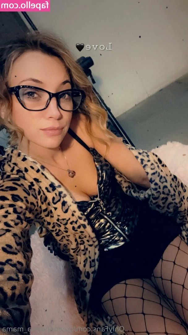 greenpharma_mama [ greenpharma-mama ] - Its my birthday today  so im dancing in my undies