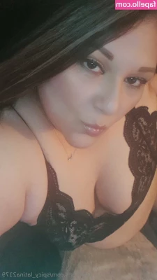 spicy_latina2179 [ spicy-latina2179 ] - Retrato da preguiça em um dia chuvoso