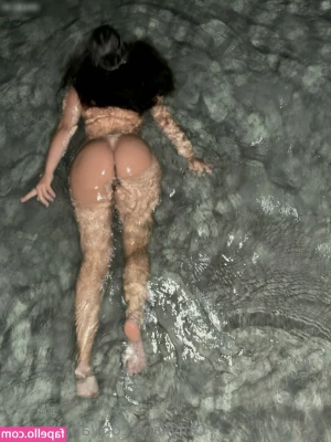 arianavanx [ arianavanx-1 ] - If only i was bent over infront of ur face