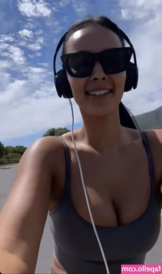 Maya Jama [ maya-jama ] - Quieres ver él video completo