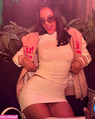 Maya Jama [ maya-jama ] - Ese pelo lacio   Y nalguitas de gym