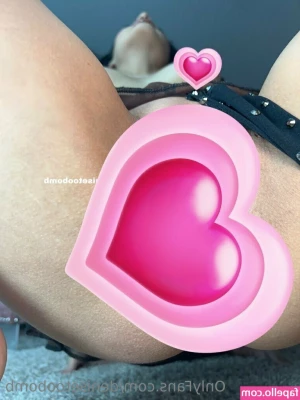denisetoobomb - little breast mark   So cut