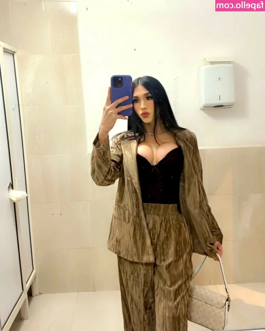 Lizarely Jordan [ lizarely-jordan ] - He was having a hard time trying not to cum!!! Even missed the