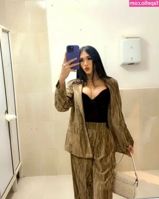 Lizarely Jordan [ lizarely-jordan ] - He was having a hard time trying not to cum!!! Even missed the