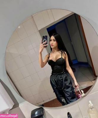 Lizarely Jordan [ lizarely-jordan ] - Love when my bf takes pics for me