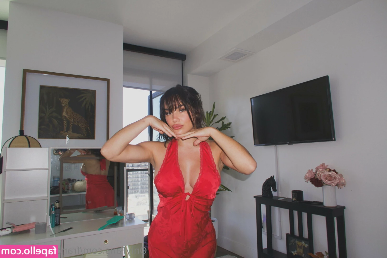 francesca.official [ francesca-official ] - Risky flashing at therapy two years ago today. I'm still shocked I