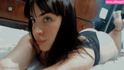 reyna_mom0 [ reyna-mom0 ] - BRUJANOCTURNA    follow this hot gamer who wants to play with ur cock