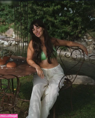 Vildan Cirpan [ vildan-cirpan ] - I came  and the vid will be here soon