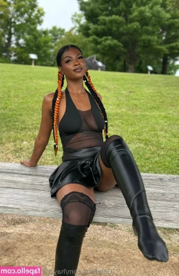 hayzelmakesyounut - I'll make your heart race and your body crave for more 💋
