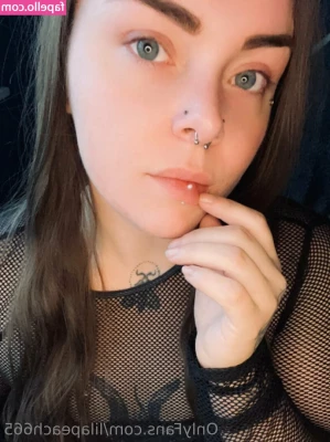 lilapeach665 - Who wants to be my new assistant    open for interviews