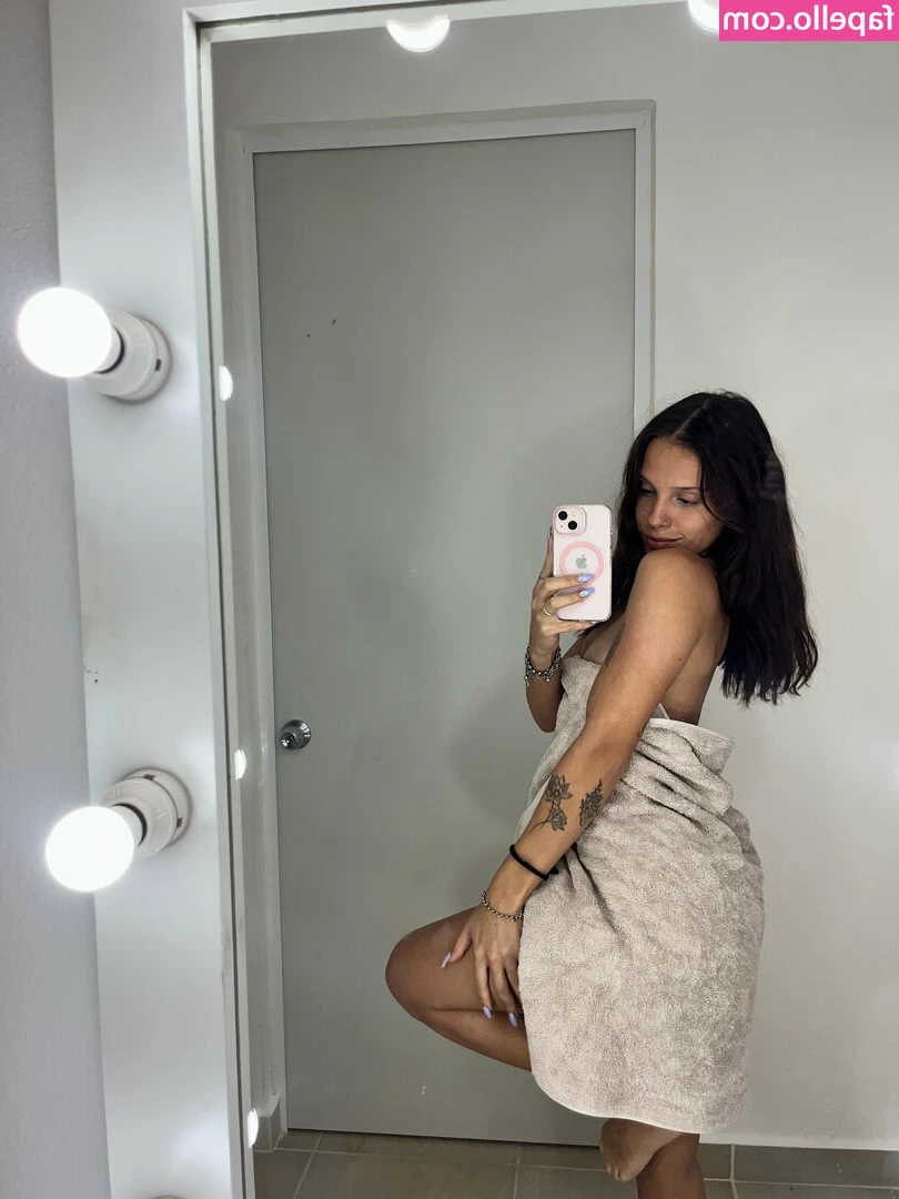 Sara Molina [ sara-molina ] - Sorry lovelys I will be making some more Content soon haven’t been