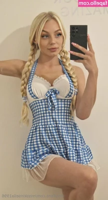 Misskinsella1996 - Hey hey! 🐰💖  So I know I had mentioned this awhile ago... But I
