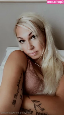 scarletfree - 🙈 squeez them please