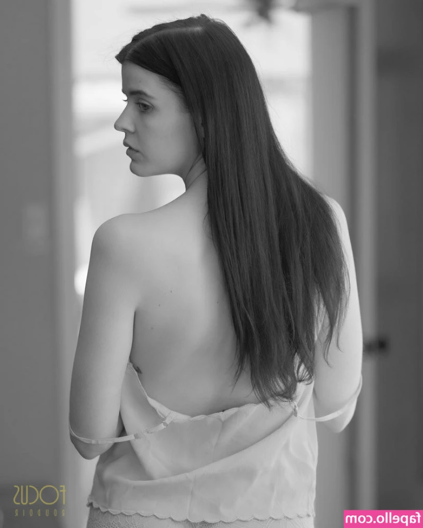 focus_boudoir [ focus-boudoir ] - a hot shower helps me get through the day 🥵🥵👅