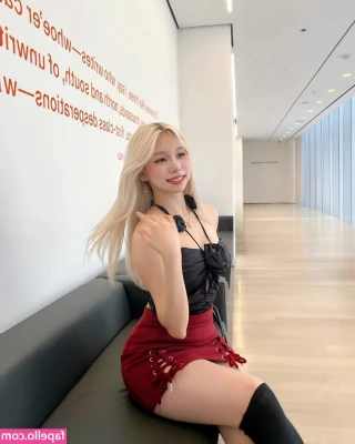 Anastasia Tong [ anastasia-tong ] - Cum watch your Goth Mommy suck her husband s hairy cock and balls 