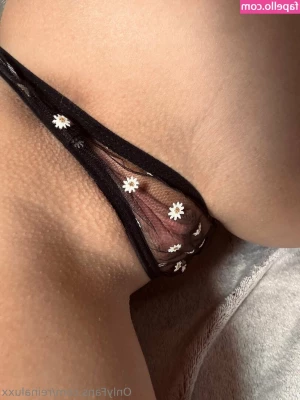 reinaluxx - Cum on tits or cum on face?