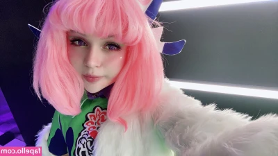 Alcololi - I AM ON A SUPER STRICT DIET AHHHHH i feel like dying and my boobs