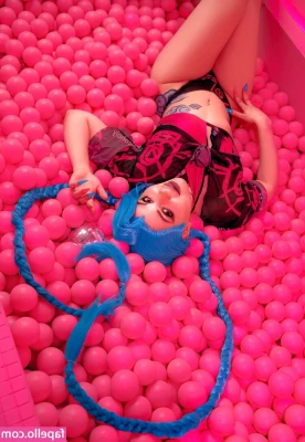 Alcololi - Imagine looking over in your neighbors yard and seeing me bouncing on