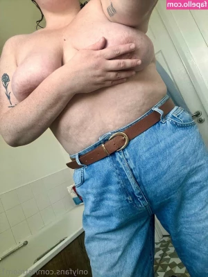 fatmom1 - My pussy hair is coming back🤭  But why did noone tell me how fat