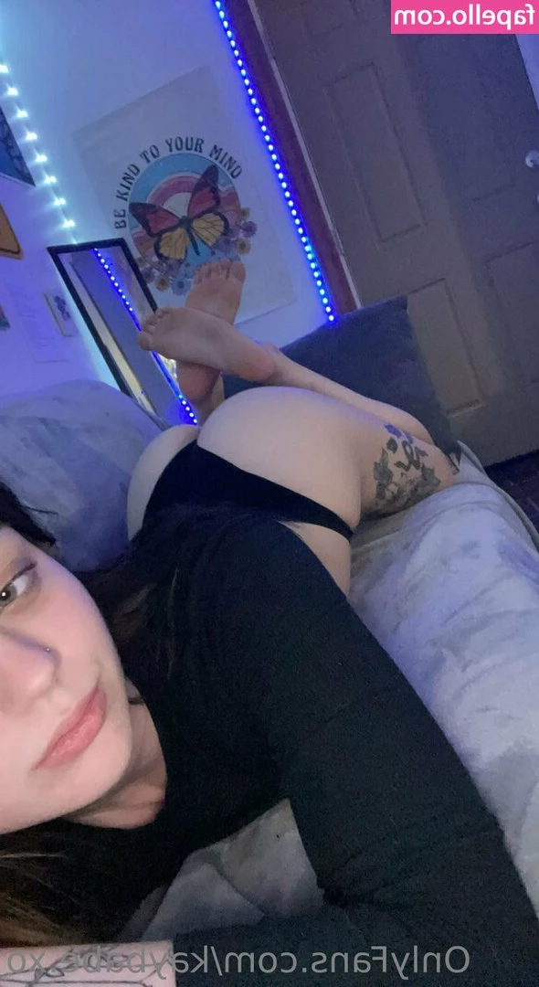 kaylanixo - This toy got my knees shaking.  Spice it up with HoneyPlayBox!