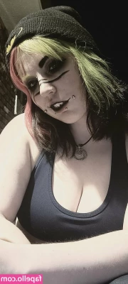 monsterbun42 - Turning heads and breaking hearts 💔👠