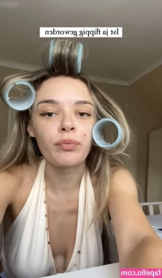 alohaleyla - I m feelin like less is better     Wanna watch me strip and cum
