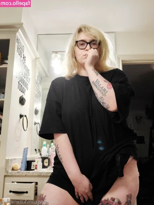 kittensteeth - Stream started at 05 18 2021 04 21 pm  Bubble bath and update on me