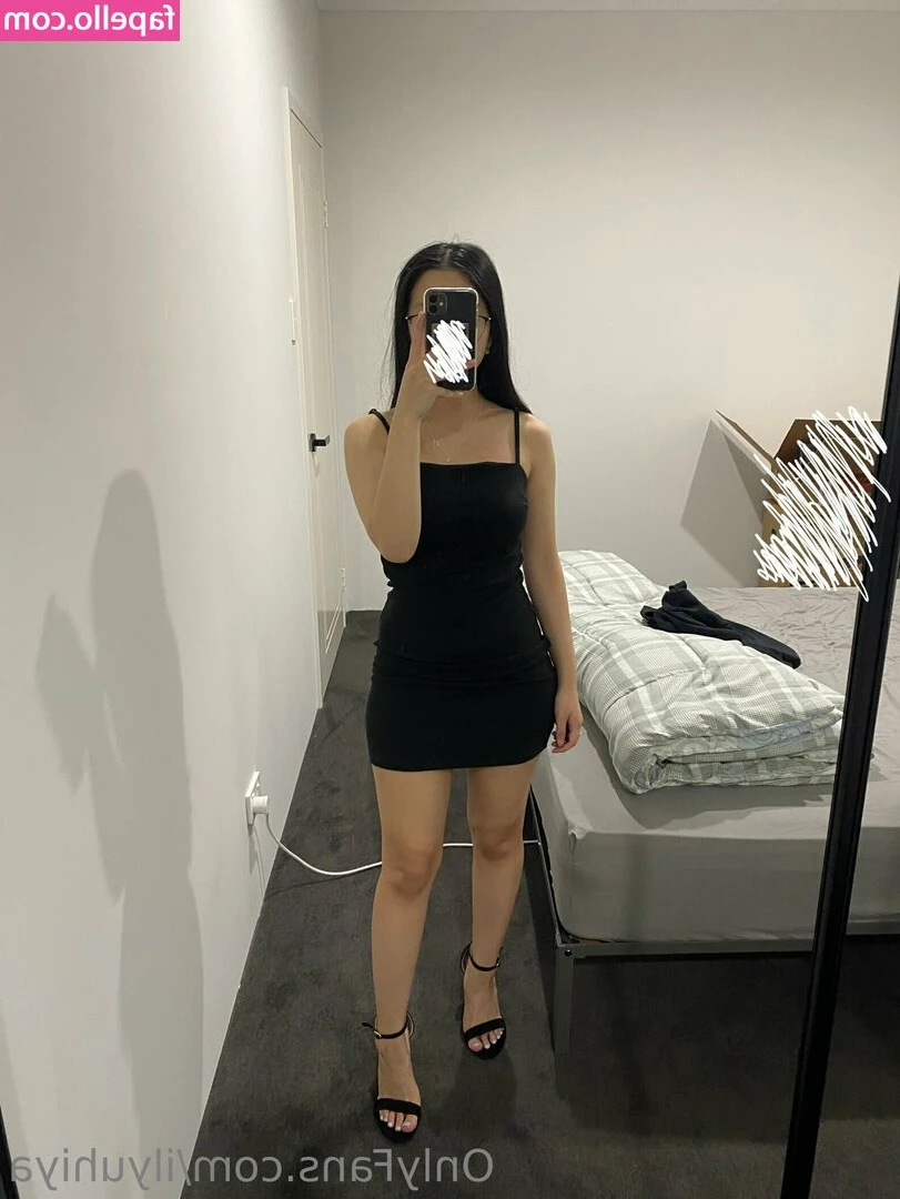 ilyuhiya - These panties don't even cover my pussy