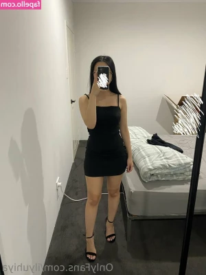 ilyuhiya - These panties don't even cover my pussy