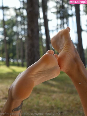 mariefrenchfeetgirlfree - Can I sit here