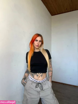 sadiekiddo420 - Can't help but feel confident and alluring in this outfit 😍