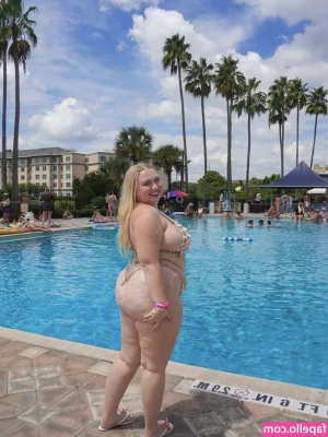 Niki Peacock [ niki-peacock-13 ] - from 1 to 10 how much do you give to my booty 🍑🍑 If you think