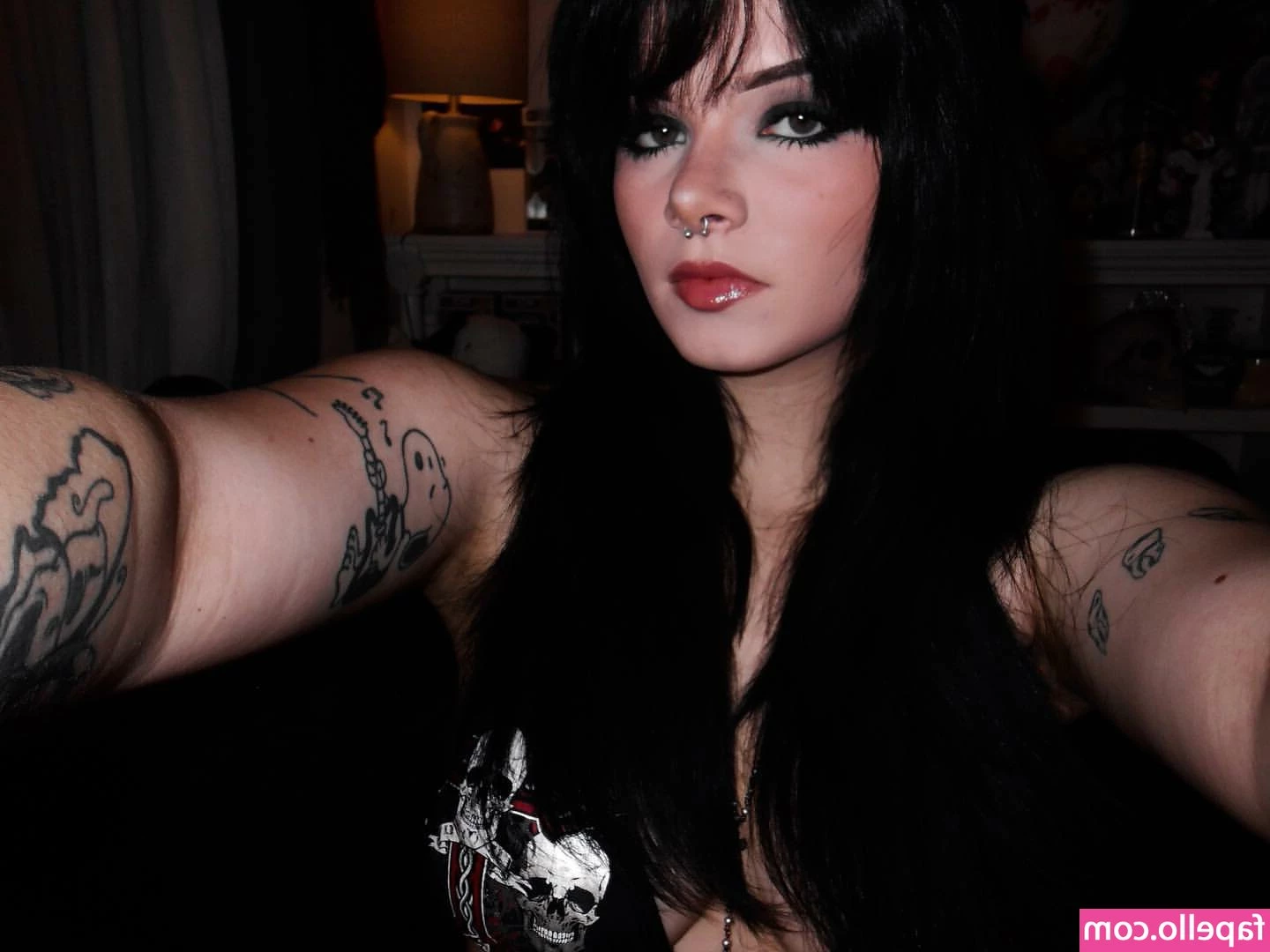 Extragal - You staring at my eyes ?🫣🥰