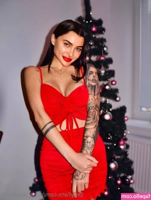 alina_wanderer [ alina-wanderer ] - Ok Monday, what you saying?! Happy bank holiday 🥳