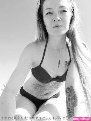 mmcharlottemm - Love these fishnet stockings