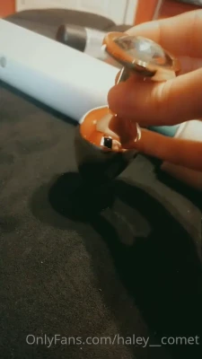 haley__comet [ haley-comet ] - Watch me masturbate until my body contracts and legs start shaking  
