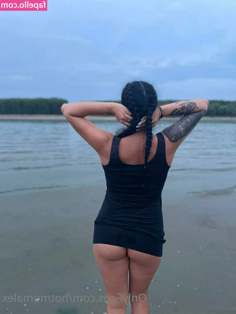 hotmomalex - Looking right or should I look at you  Oh babyyyyyyyy