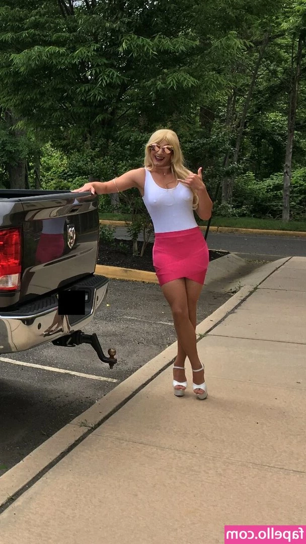 transfemdomqueen - guess who s gonna start posting for realsies this time  its me  here