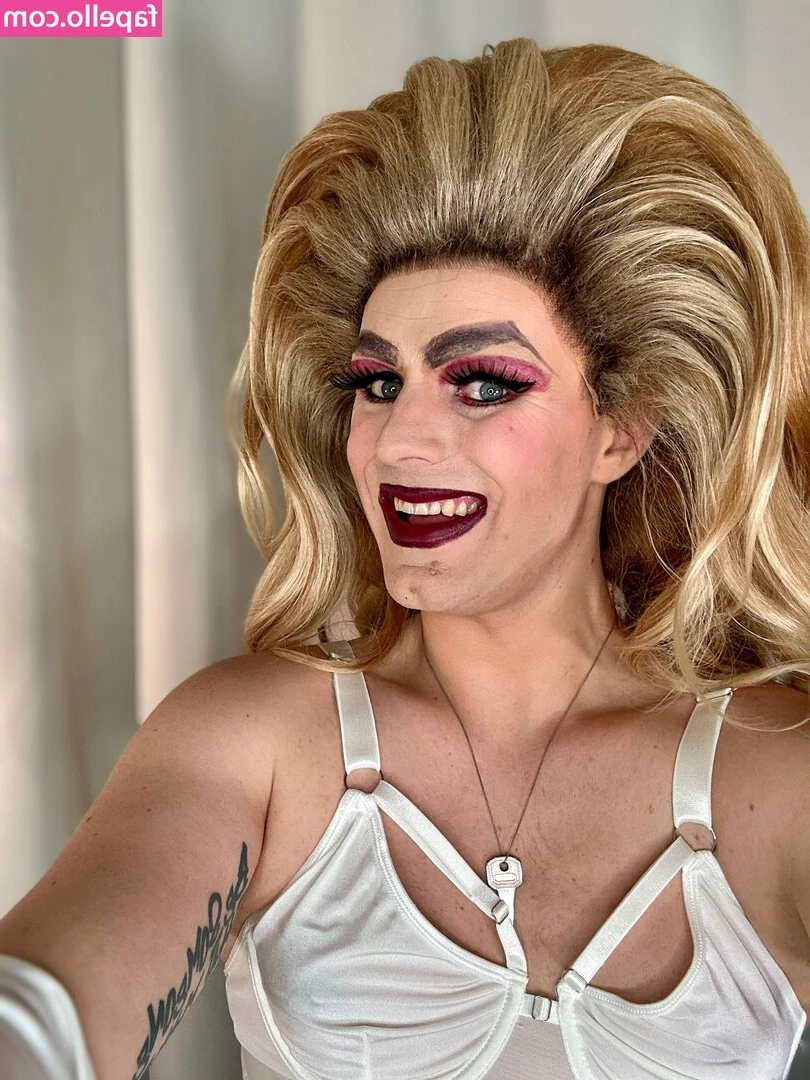 transfemdomqueen - I’m going out of town for a bachelorette party 🎉 who wants to