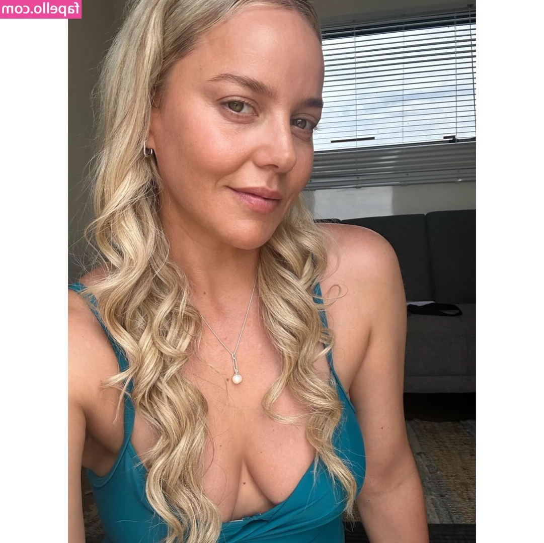 Abbie Cornish [ abbie-cornish ] - Tell me what's for breakfast babe.