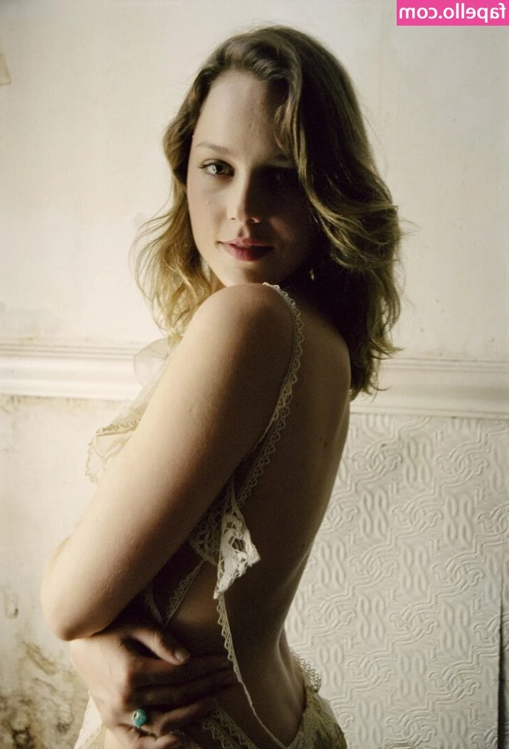 Abbie Cornish [ abbie-cornish ] - Mmmmm won t you please come pet me    this little kitty needs