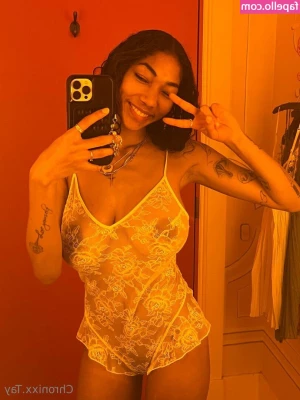 Chronixx.tay [ chronixx-tay ] - Hola amores  me presento  yo soy Catalina   Hello sweeties  I