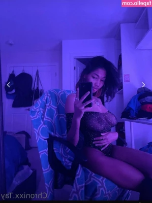 Chronixx.tay [ chronixx-tay ] - I'm wearing this sexy lingerie for u bbe, but how badly I want to