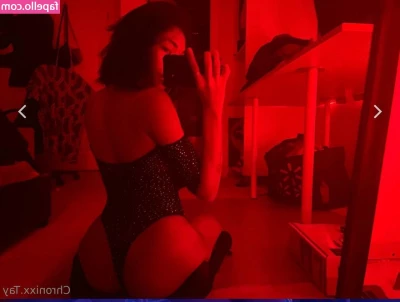 Chronixx.tay [ chronixx-tay ] - Daddy juicy ass 💦👅 hard cock and pumped body like to buster for