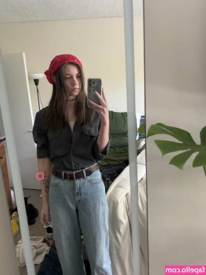 Skatie420 - who likes seeing me and my girl  tip if you do    ad  freakyalways