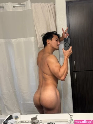 kenott666 - What are you up to right now? Looking for some fun?😝