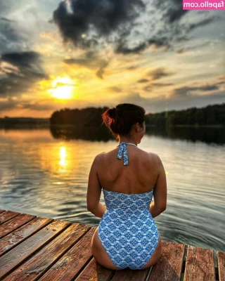 Katarzyna Cichopek [ katarzyna-cichopek ] - Once you see me  you will remember all my curves and lines