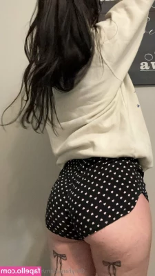 ScarlettMoonn - who tryna hold my titties like this?